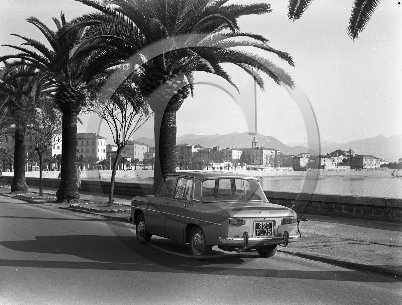 AU 3972 R8 Corse.jpg