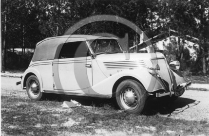 AU 4225  Renault primaquatre  14 cv Mars 1937  decapotable  Tarif 31000 Frs .jpg
