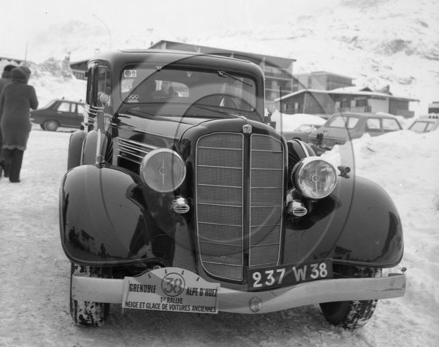 AU 735  Buick 1935 1er neige et glace Grenoble Alpe d'Huez .jpg
