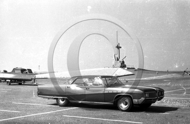 AU 163 Buick electra  Arcachon .jpg