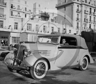 AU 2238 Renault primaquatre de Mr Amar cirque Algerie .jpg