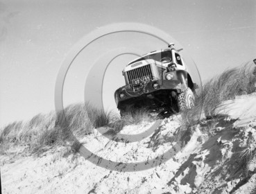 AUU 72 Berliet sur la dune du Pyla.jpg