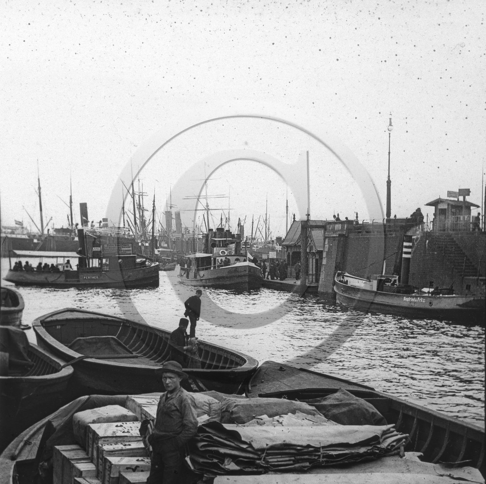 Hambourg   le port  Allemagne .jpg