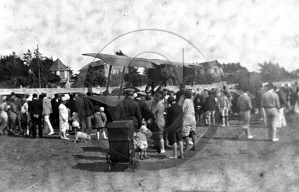 avi 131 sur une plage à situer .jpg