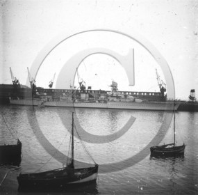 BA 1465 profil avec hydravion guerre .jpg