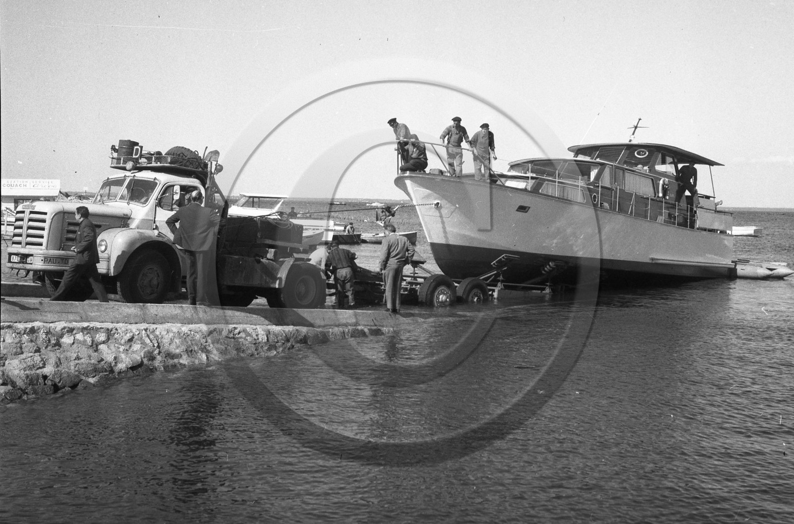 AUU 73 Berliet porte bateau.jpg