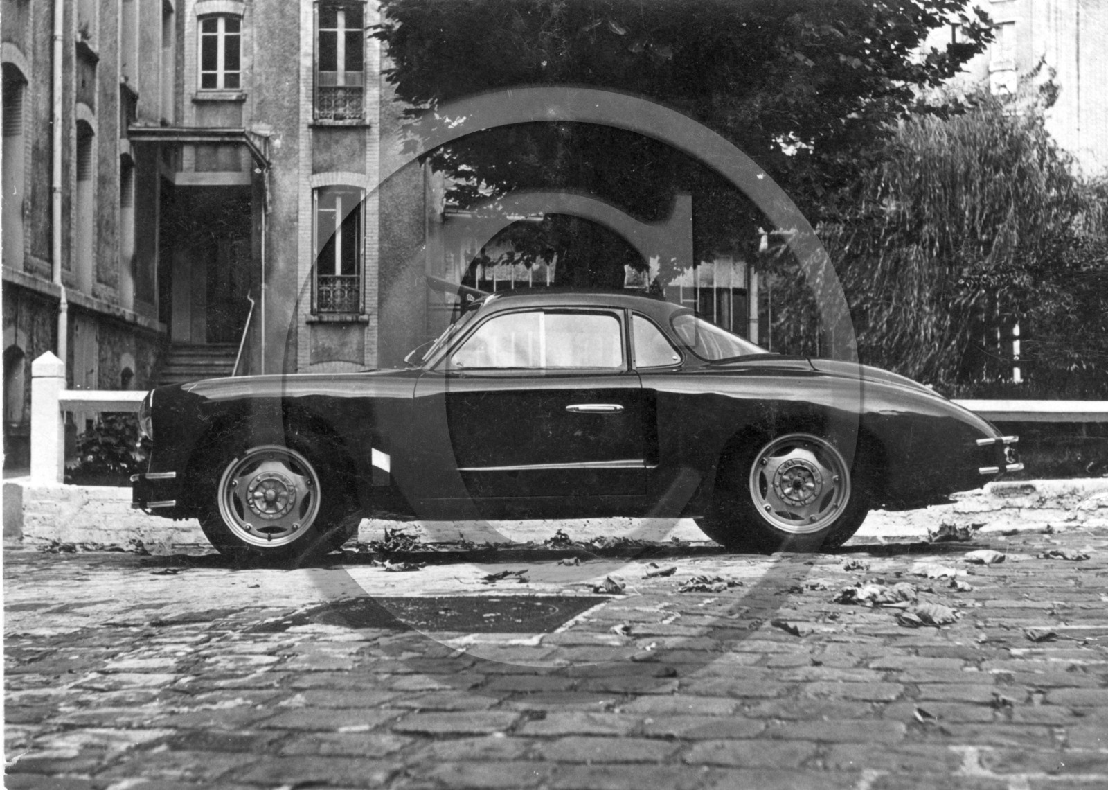 AU 4255 Renault Vernet Pairard  .jpg