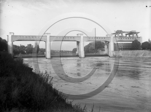 BA 1681 voies naviguables barrage de Chatou dpt 78 .jpg