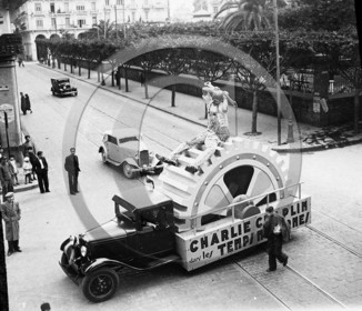 AUU 34  Alger Charlie Chaplin les temps modernes.jpg