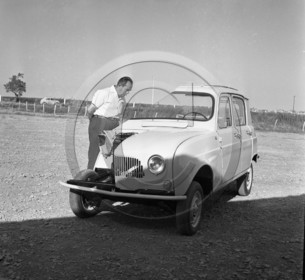 AU 2586 Renault 4 L  plan de coupe .jpg