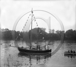 BA 1085   série de 5 mise à l'eau fluviale.jpg