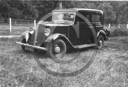 AU 4213 Renault monaquatre   YN 1Mars 1933 .jpg