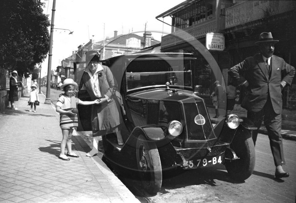AU 1563 Renault NN  Bd de la plage Arcachon .jpg