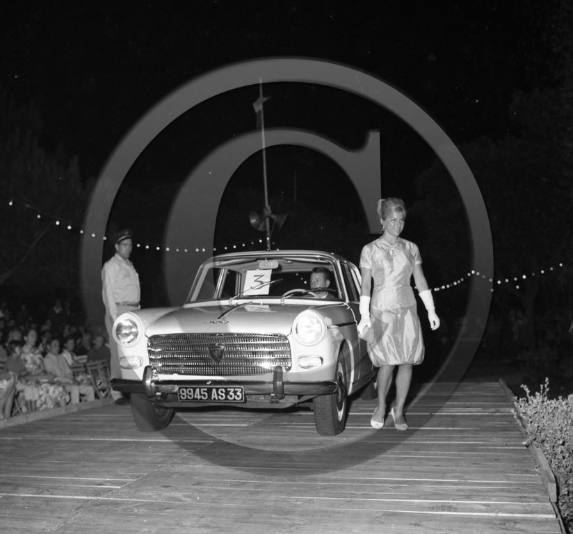 AUCE 63 Peugeot 404 .jpg