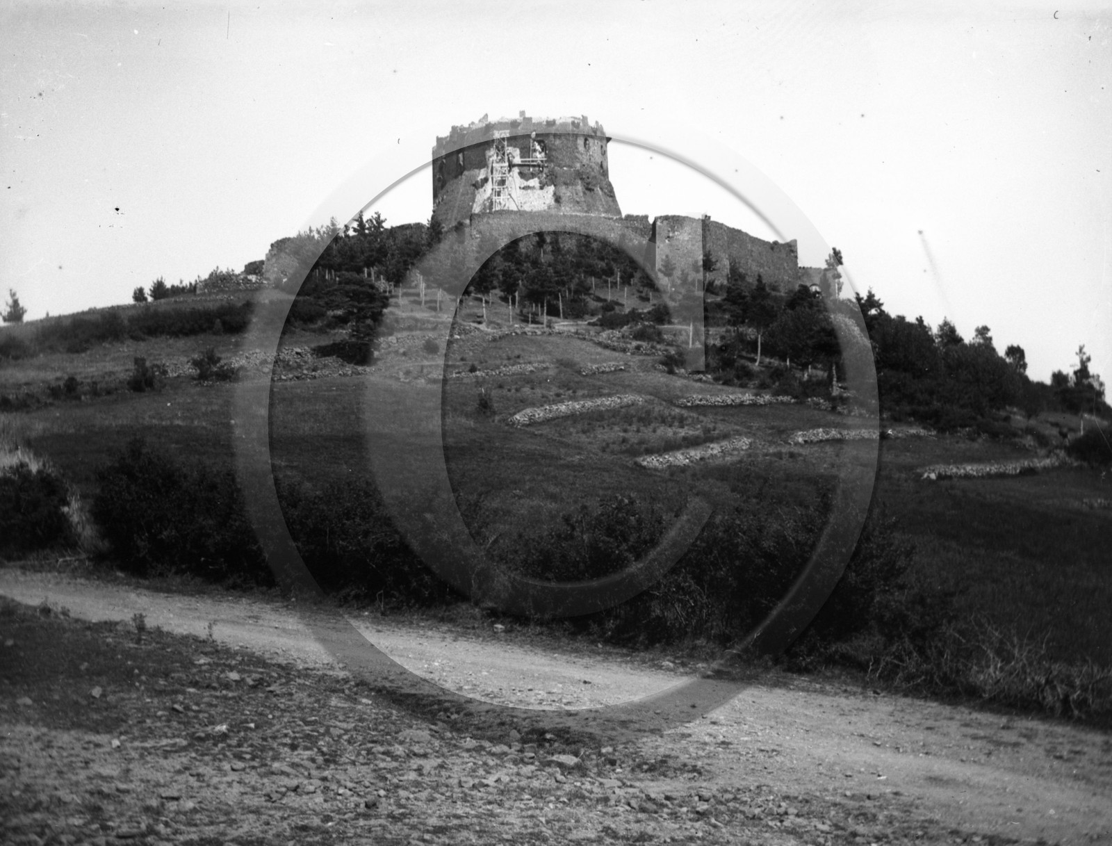 vi  1817 Murol chateau de Murol en restauration .jpg