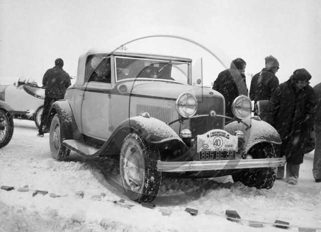 AU 760 Ford V8 -18 1932 neige et glace Grenoble Alpe d Huez  .jpg