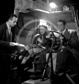 Viviane Romance et Clément Duhour film carrefour des passion  -4- .jpg