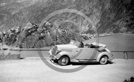 AU 2454 Ford V 8-48 decapotable carrosserie  Janer 1935 .jpg