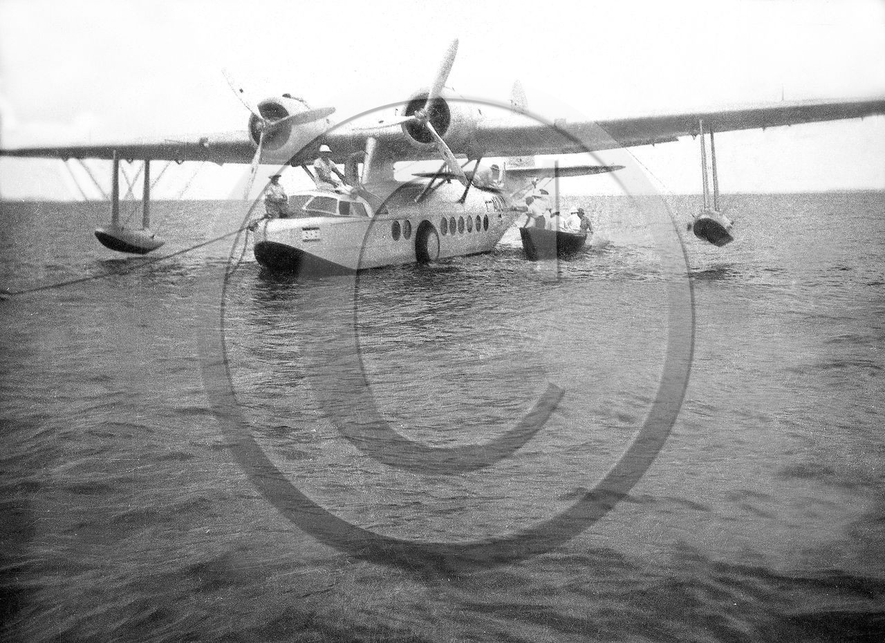 AVI 243 hydravion F AOUM.jpg