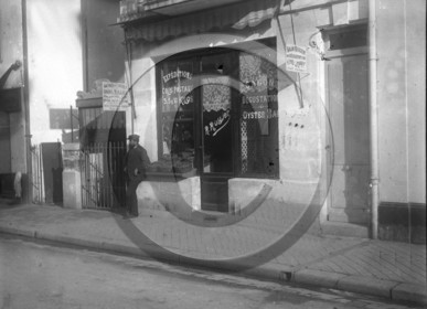 arc 1350 commerce d huitres bd de la plage .jpg