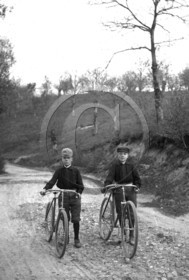 enfants vélo en 1896.jpg