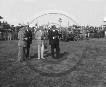 Sans titre - 54 Alger a droite mr duplay president de l'aero club  .jpg