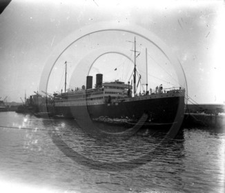 BA 716  paquebot 2 cheminees .jpg