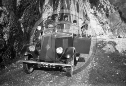 Au 1443 Renault torpedo double pare brise .jpg