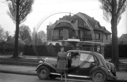 AU 2157 Renault primaquatre .jpg