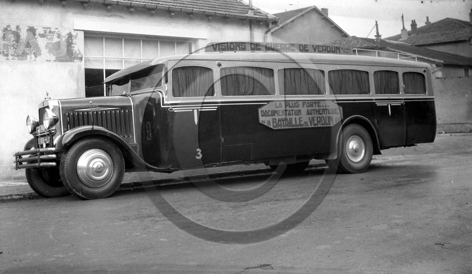 AUU 441 autocar Bernard visions de guerre de Verdun .jpg