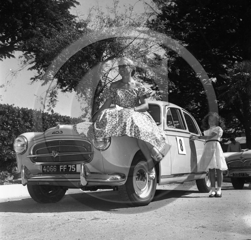 AUCE 663 Peugeot 403 .jpg