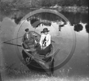 BA 1061 scène de canotage sur le Courbet.jpg