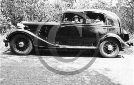 AU 4217 Renault  vivasport  YZ 2   6 cylindres  berline 1934 .jpg