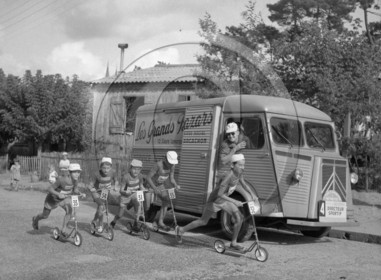 AUU 142 Citroen HY Aout 1964  .jpg