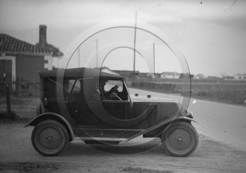 AU 3606 Renault NN .jpg