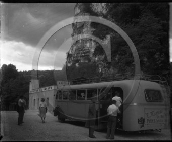 auu 164 Autocar R. Massias Pons 17 aux grottes de Lacave .jpg