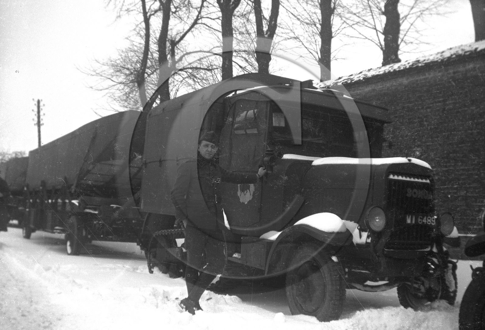 AUU 432  camion Somua chenillé (militaire).jpg