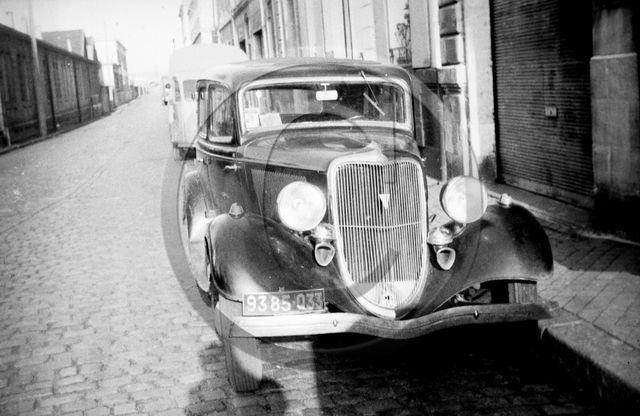 AU 211 Ford V 8 40 limousine 1934 .jpg