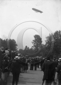 avi 138 passage d un zeppelin .jpg