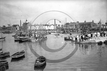 BA 1624 St Gilles Croix De Vie le port un jour de fetes  dpt 85 .jpg