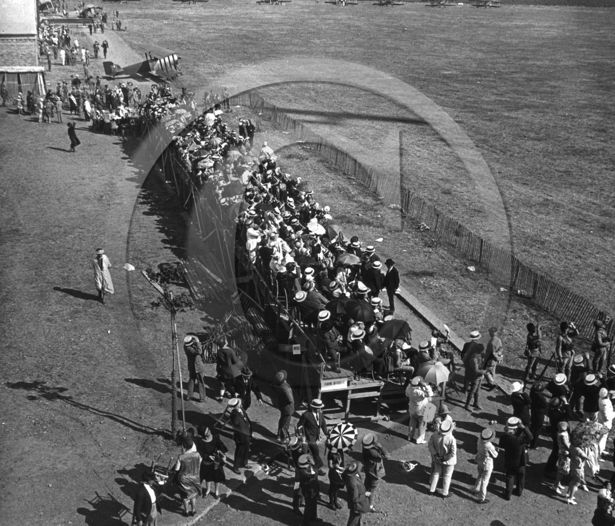 avi 284 Alger les tribunes 20-6-26.jpg