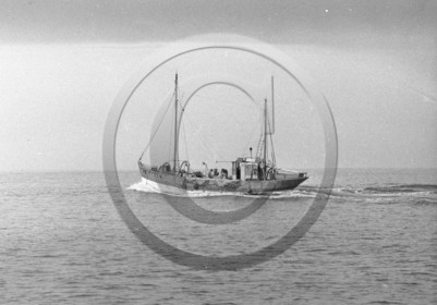 Arcachon - 4 mars 63 chalutier Gilbert Andre  Ile d'Yeu  .jpg