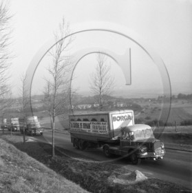 AUU 51  camion Bernard  transports Borca.jpg