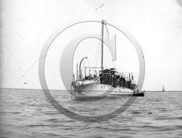 arc 1058 Arcachon bateau de guerre .jpg