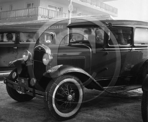 AU 756 Ford type A tudor 1931 neige et glace Grenoble Alpe d Huez .jpg