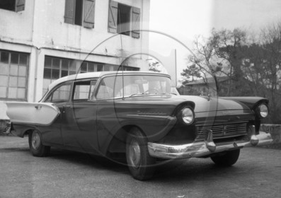 AU 465 Ford fairlane V 8 sedan 1957 .jpg
