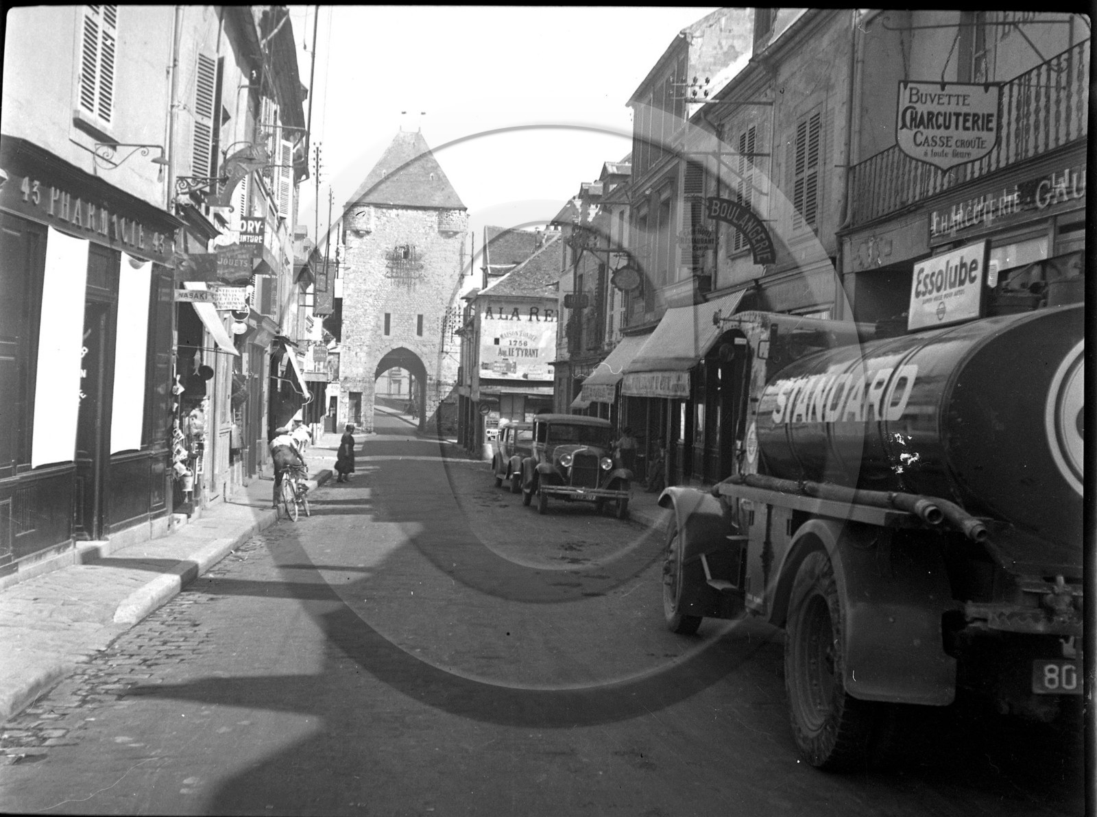 AUU 102 village camion Essolub.jpg