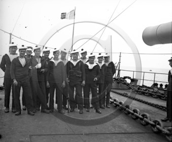 BA 726 groupe de marins a bord  guerre .jpg