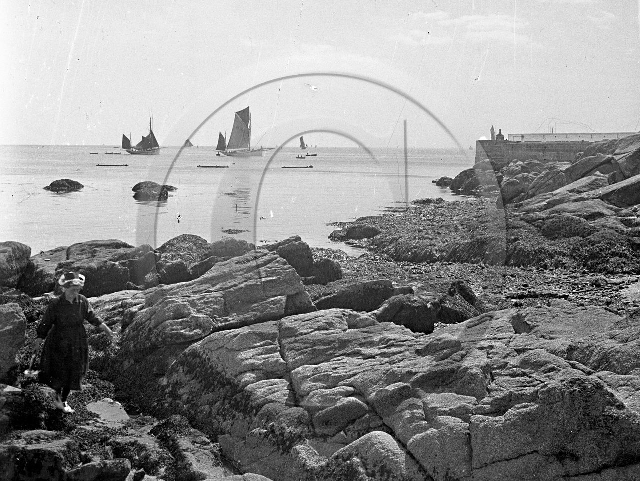 BA 792 ile d Yeu  entree du port Joinville peut etre  dpt 85.jpg