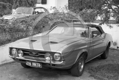 AU 215 Ford Mustang cabriolet .jpg